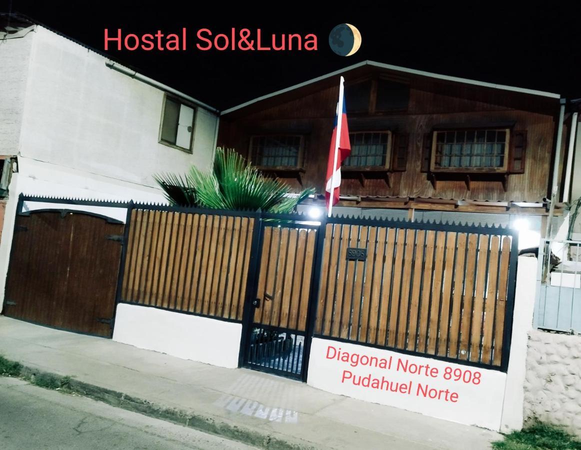 Quarto com 2 Camas de Solteiro e Banheiro Compartilhado