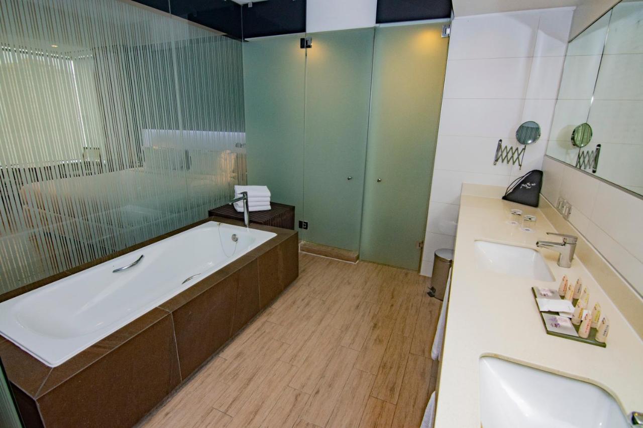 King Studio Suite - Non-Smoking