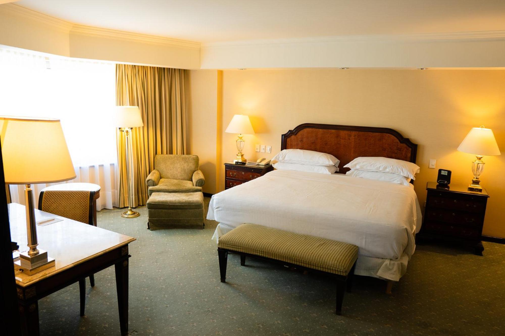 Club Suite, Club lounge access, 1 Bedroom Larger Suite, King
