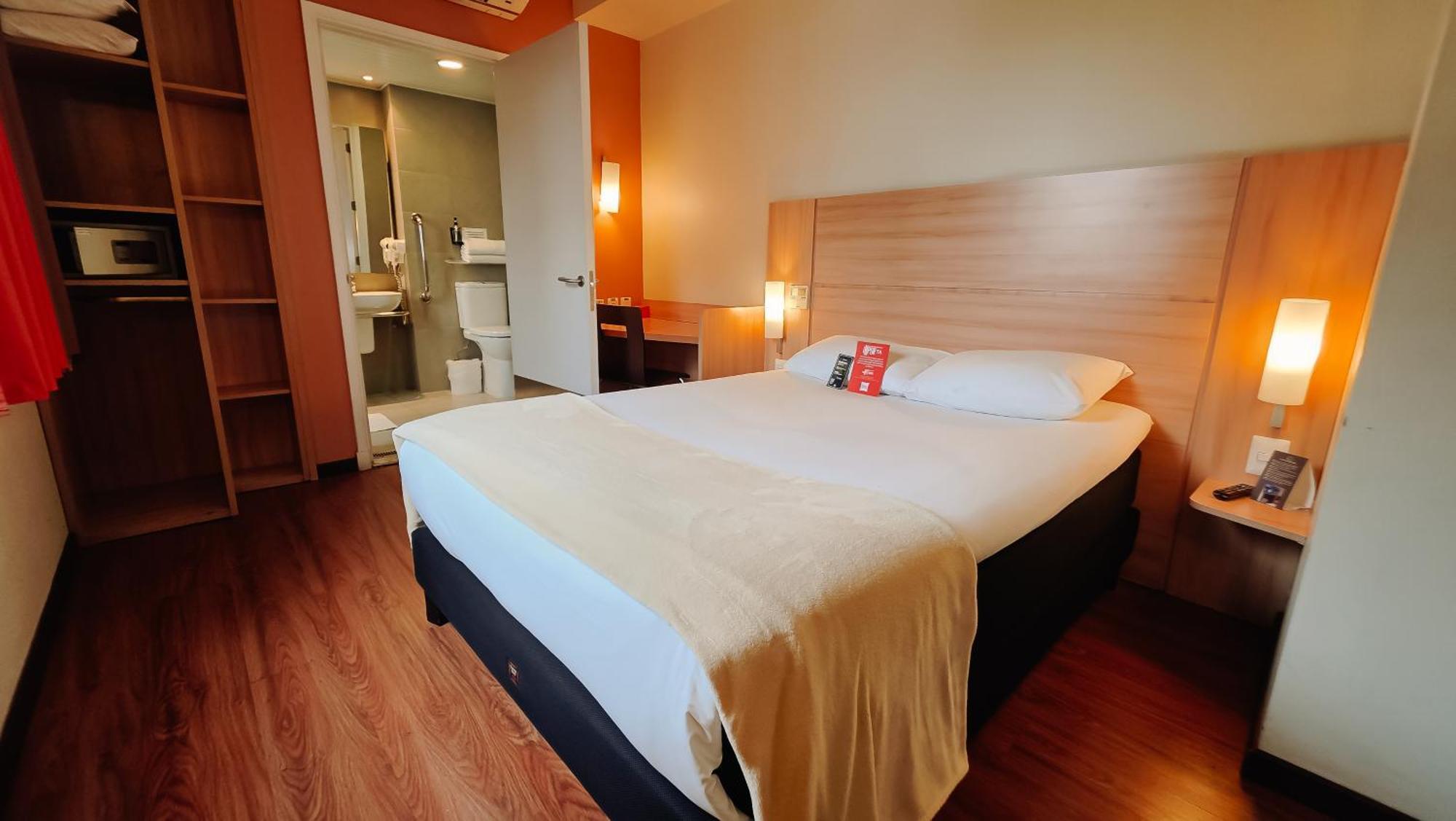 Double Queen Room