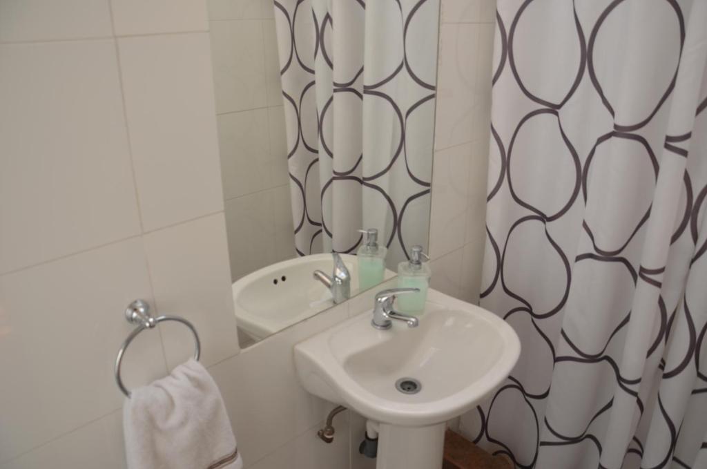 Quarto Individual com Banheiro Compartilhado