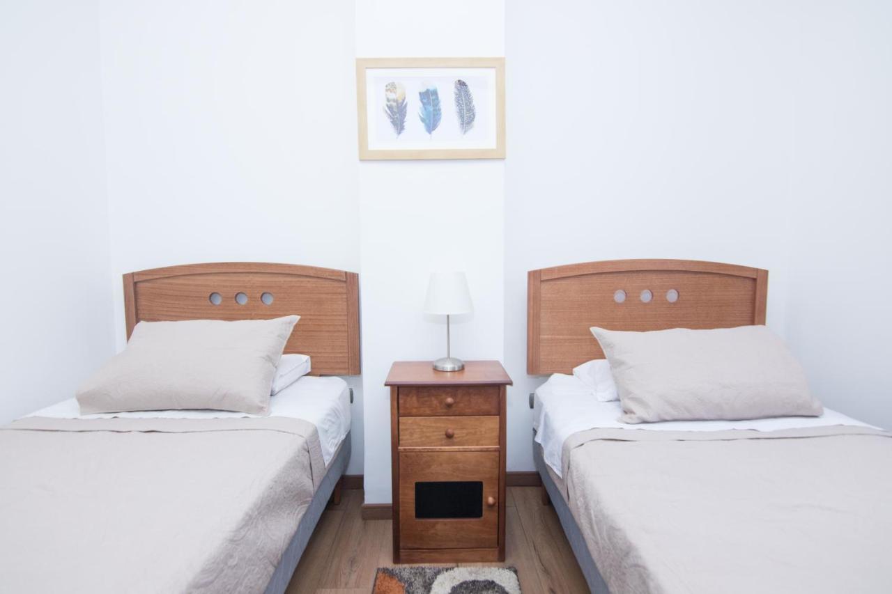 Quarto Pequeno com 2 Camas de Solteiro