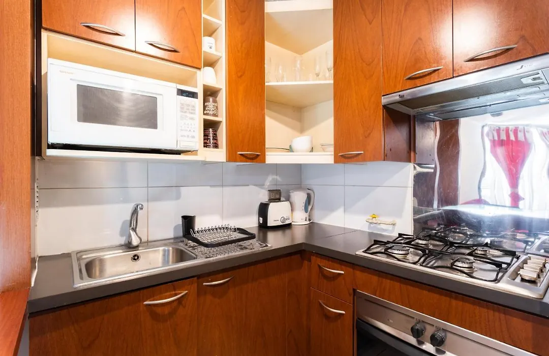 Urban Burgundy - 1Br, Metro, Wifi, Tv-1