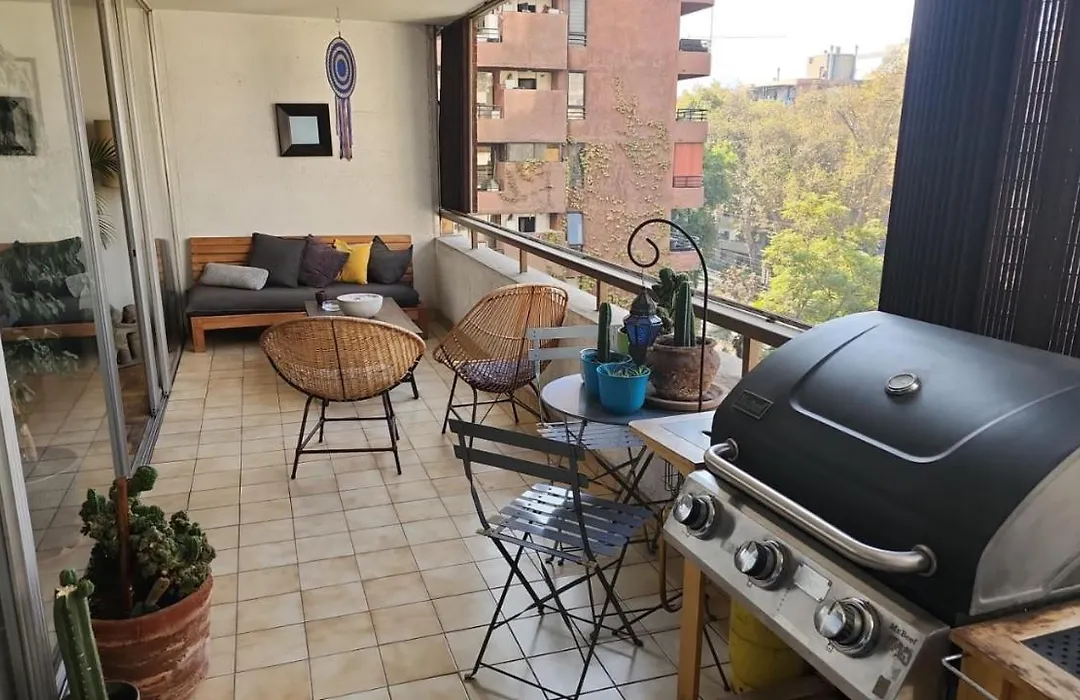 Arriendo excelente habitación privada a pasos de metro Los Leones-1