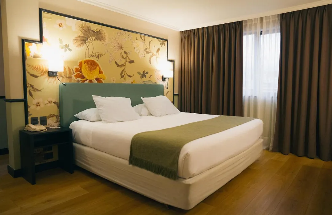 Hotel Director Vitacura-1
