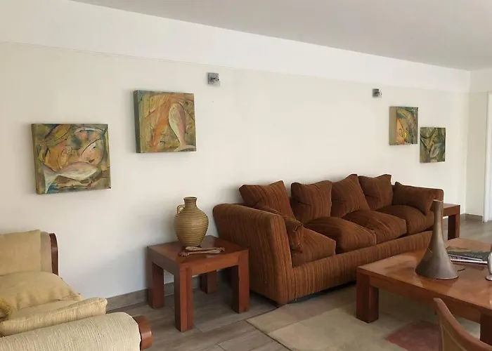 Amplio departamento a pasos del metro Alcántara Apartamento Santiago que aceita animais de estimação