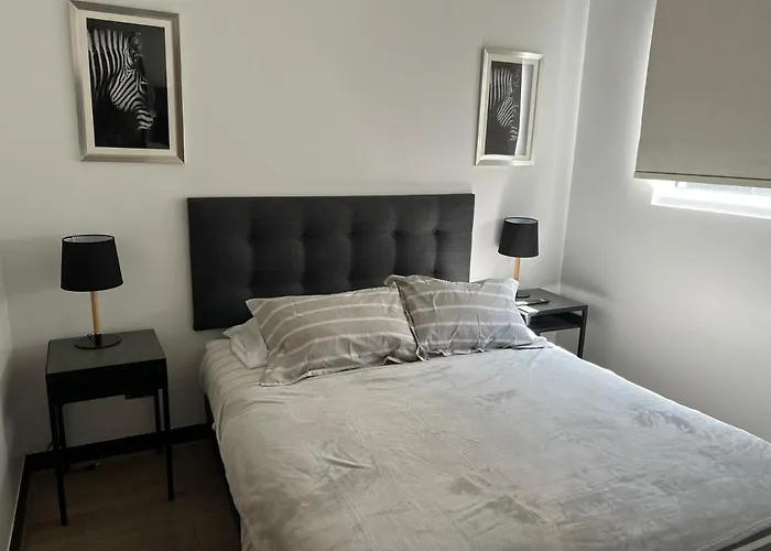 22 ,Costado Clinica Las Condes ,6 Personas Santiago de Chile